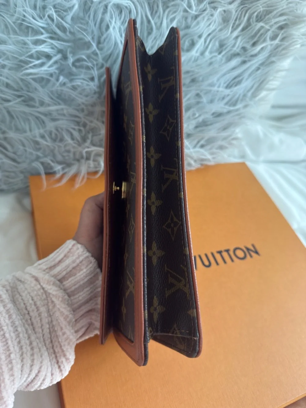 Louis Vuitton Vintage Monogram Pochette Dame 26 Clutch |New Hardware + GoldChain - Picture 13 of 15